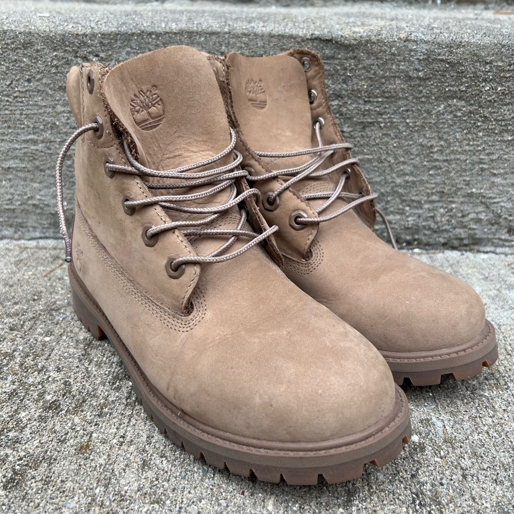 TIMBERLAND premium waterproof boot-TAN soft suede- 8 women’s/6 men’s